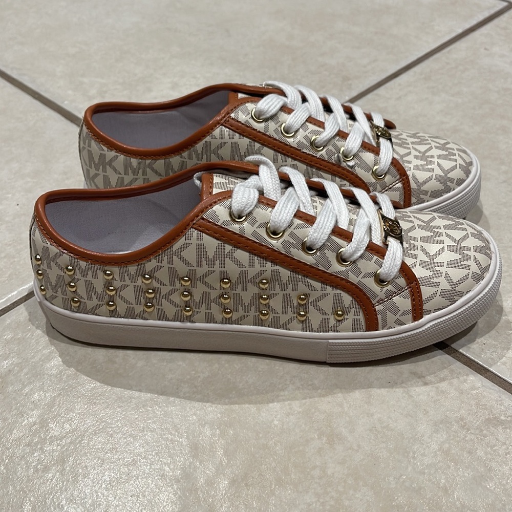 Michael Kors Sneakers - Picture 4 of 9